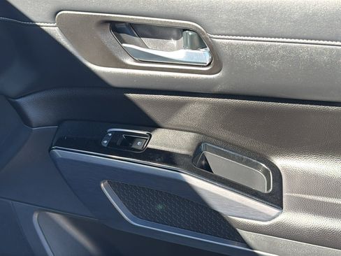 Used 2023 Nissan Pathfinder SL w/ Black Appearance Package image 31