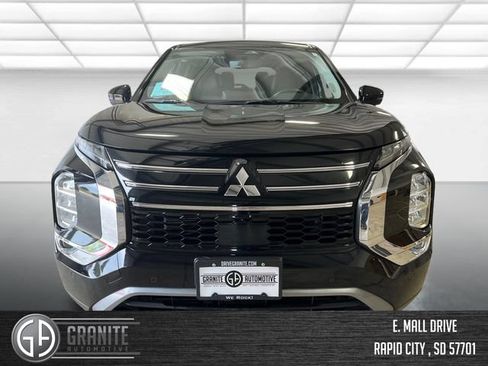 Used 2025 Mitsubishi Outlander SE FWD image 9