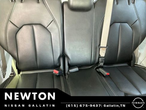 Used 2023 Chrysler Pacifica Touring-L FWD image 12