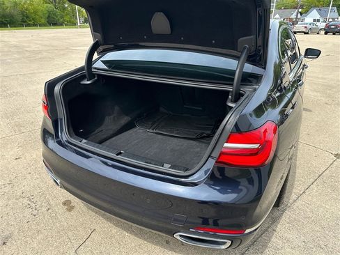 Used 2019 BMW 740i w/ Executive Package RWD image 13