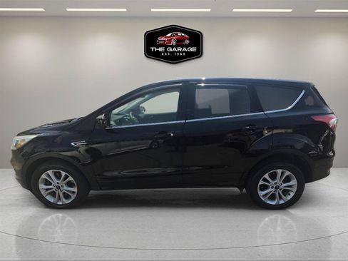 Used 2017 Ford Escape SE AWD/4WD image 3