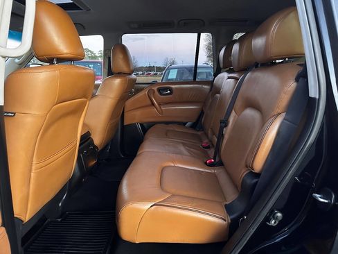 Used 2016 INFINITI QX80 4WD w/ Signature Edition Package image 26