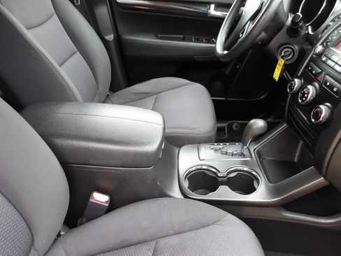 Used 2011 Kia Sorento LX FWD image 19