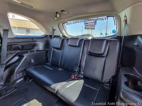 Used 2017 Toyota Highlander XLE w/ Carpet Mat Package AWD/4WD image 11