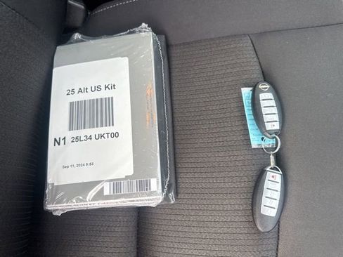 Used 2025 Nissan Altima 2.5 SV FWD image 14