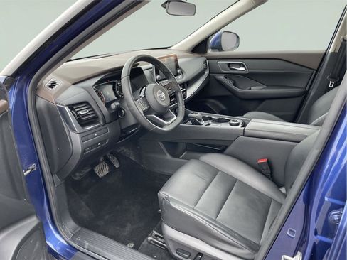 Used 2021 Nissan Rogue SV w/ Premium Package image 14