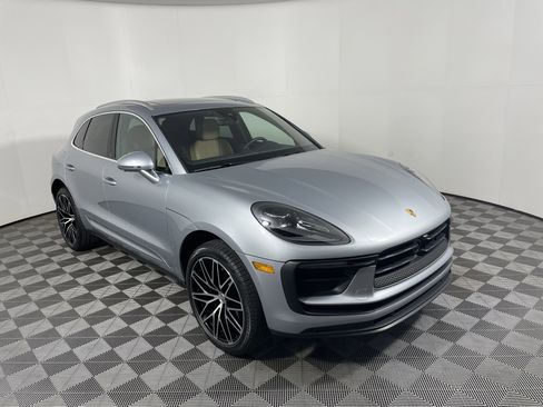 Used 2025 Porsche Macan image 9