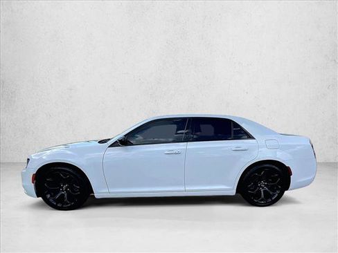 Used 2019 Chrysler 300 Touring w/ Sport Appearance Package RWD image 6