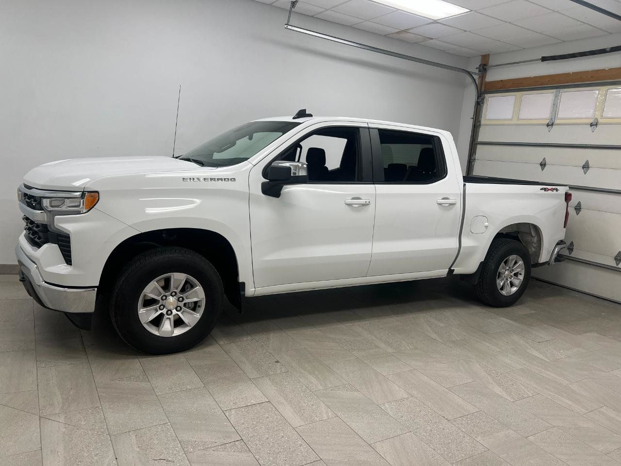 Used 2026 Chevrolet Silverado 1500 LT AWD/4WD image 3