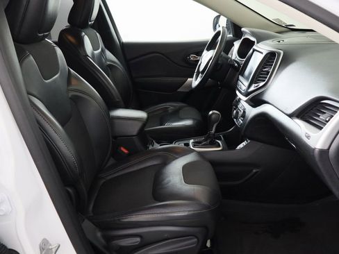 Used 2018 Jeep Cherokee Latitude Plus image 19