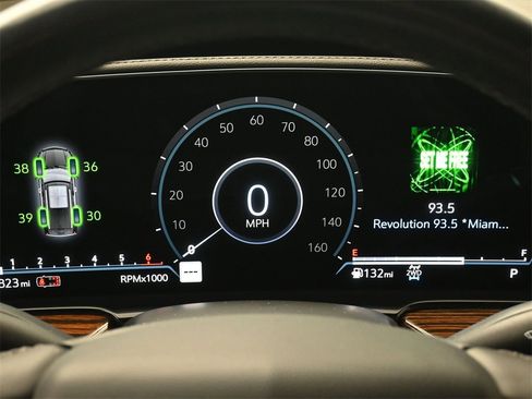 Used 2023 Cadillac Escalade Luxury image 9