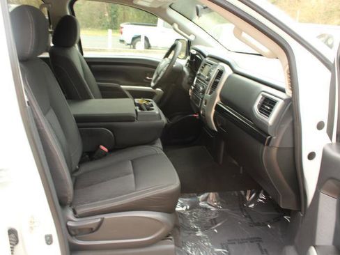 Used 2017 Nissan Titan SV RWD image 10