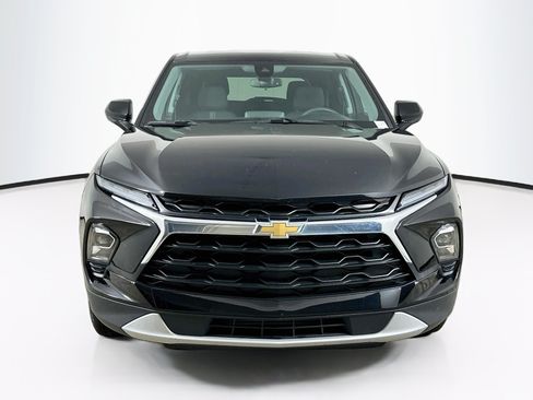 Used 2025 Chevrolet Blazer LT FWD image 2