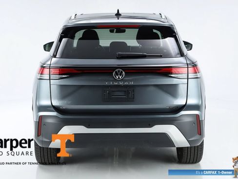 Used 2025 Volkswagen Tiguan SE w/ Panoramic Sunroof Package AWD/4WD image 8