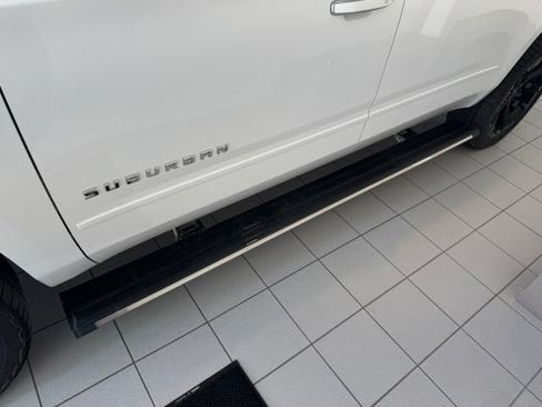 Used 2018 Chevrolet Suburban Premier AWD/4WD image 38