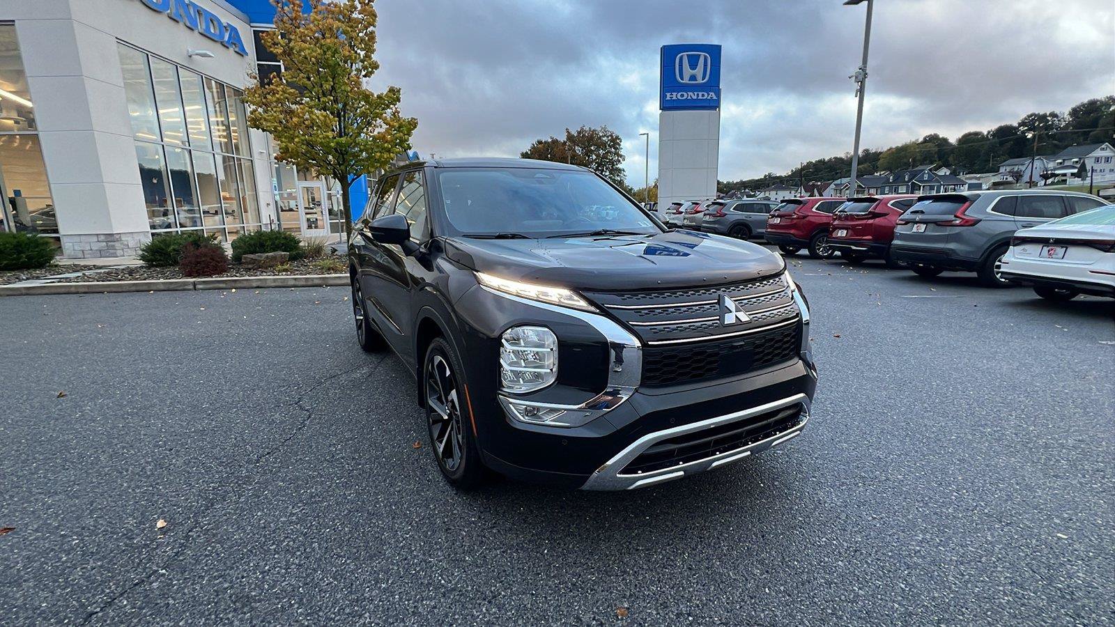 Used 2024 Mitsubishi Outlander SE AWD/4WD image 2
