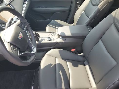 Certified 2025 Cadillac XT6 Luxury FWD image 12
