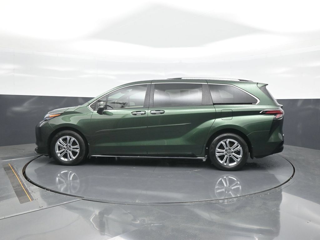 Used 2024 Toyota Sienna Platinum AWD/4WD image 4