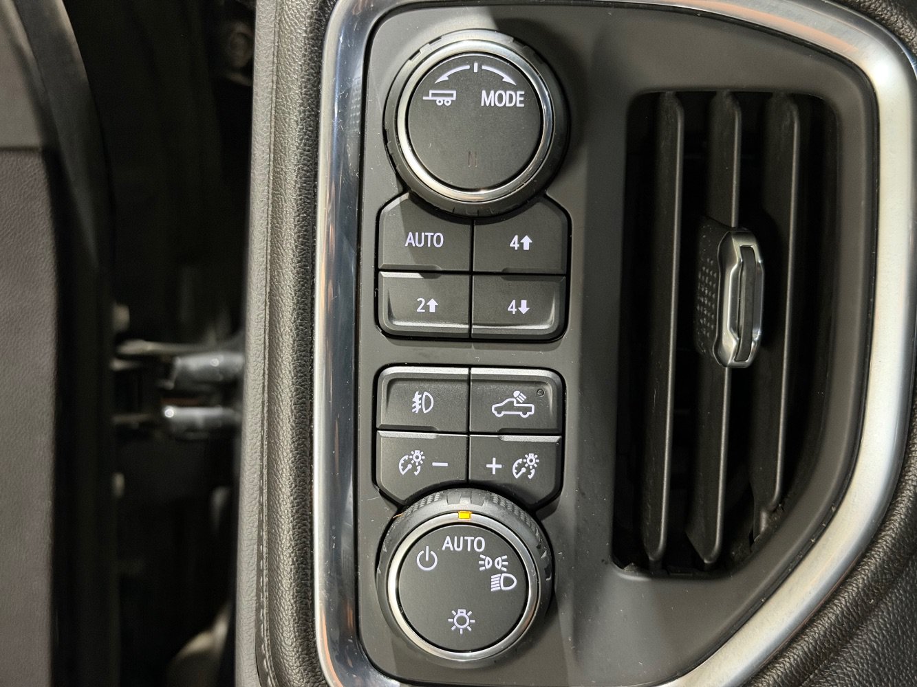 Used 2020 Chevrolet Silverado 1500 LT Trail Boss AWD/4WD image 30