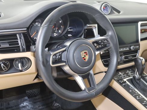 Used 2019 Porsche Macan AWD/4WD image 6