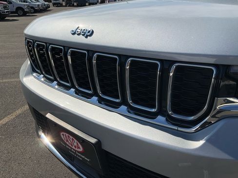 Used 2023 Jeep Grand Cherokee 4WD 4xe image 23