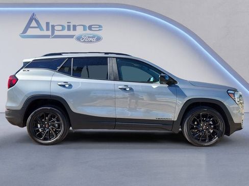 Used 2024 GMC Terrain SLE w/ Driver Convenience Package image 6