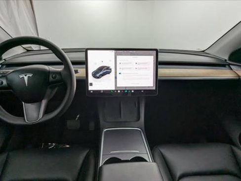 Used 2025 Tesla Model Y Long Range image 22