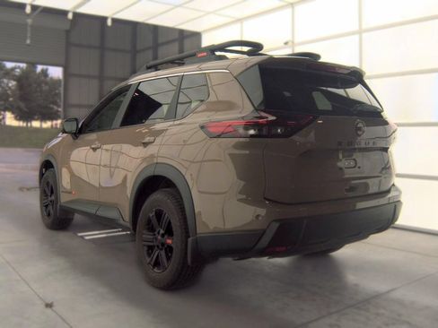Certified 2025 Nissan Rogue SV AWD/4WD image 5