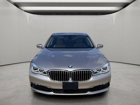 Used 2018 BMW 750i RWD image 9