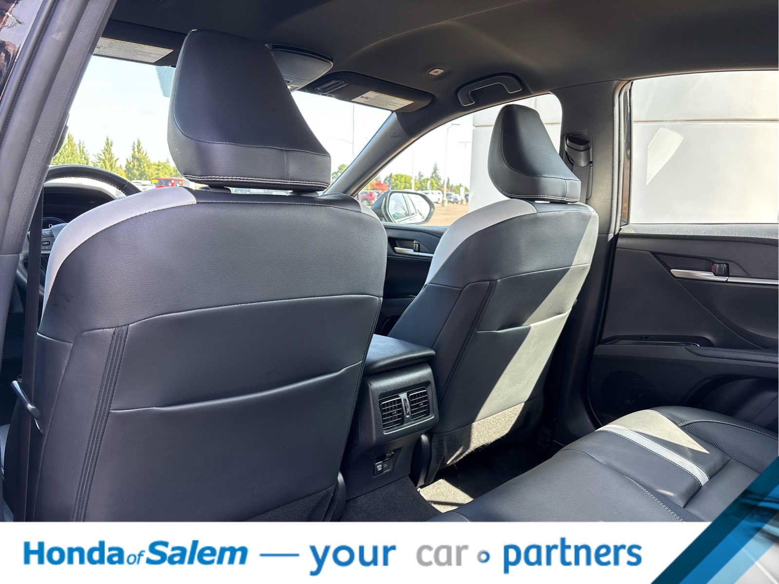 Used 2025 Toyota Camry SE FWD image 12