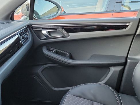 Certified 2025 Porsche Macan Turbo image 23