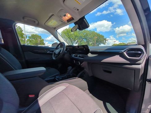 Used 2025 Chevrolet TrailBlazer LT AWD/4WD image 30