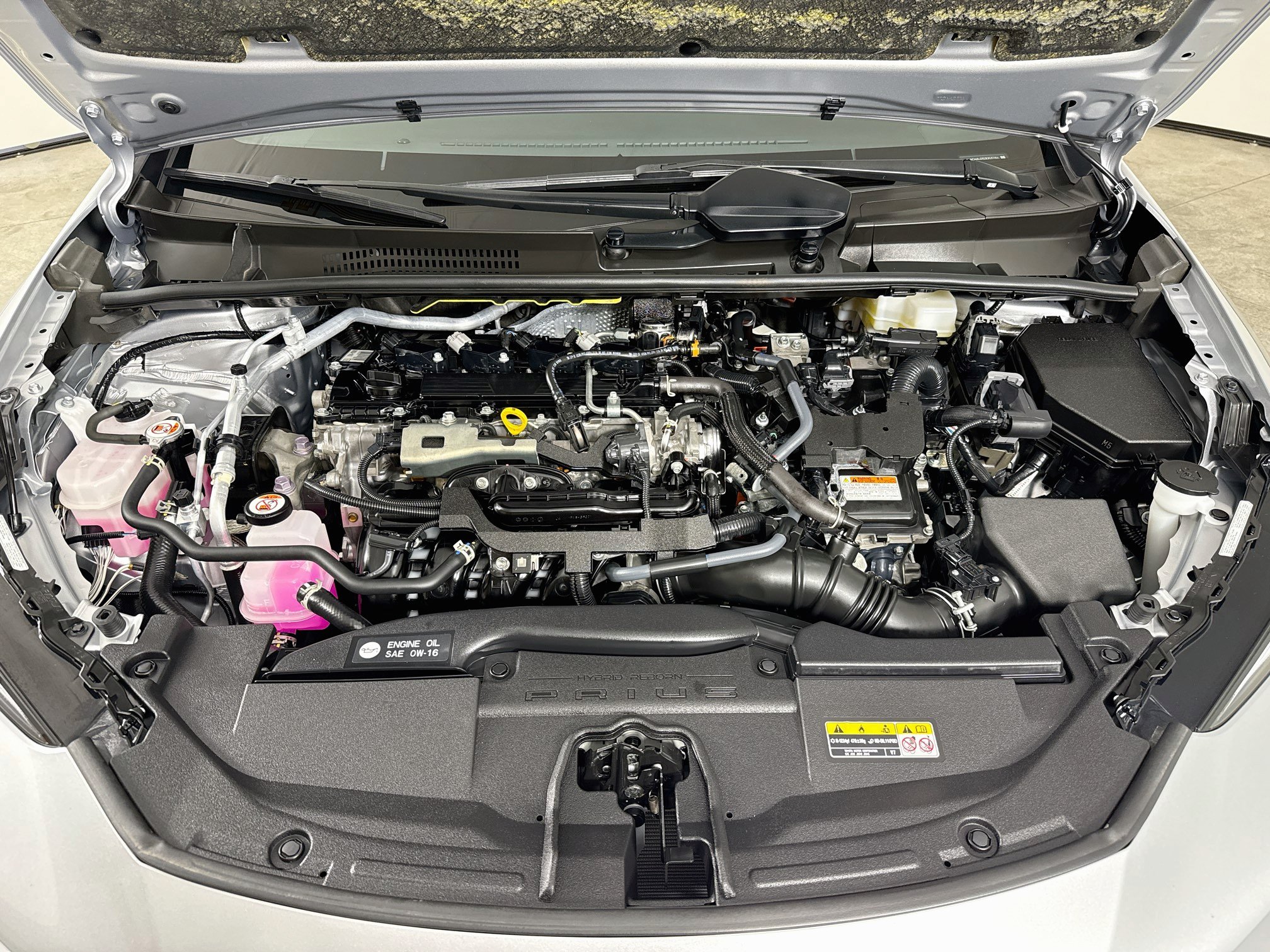 Certified 2025 Toyota Prius LE FWD image 30