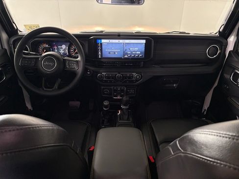 Used 2025 Jeep Gladiator Sport AWD/4WD image 31