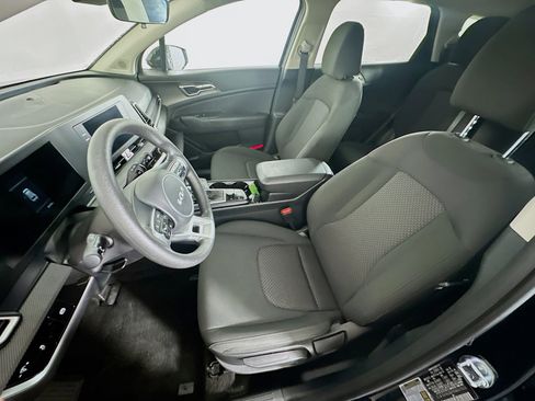 Used 2025 Kia Sportage LX FWD image 13