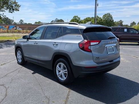 Used 2023 GMC Terrain SLE w/ Driver Convenience Package FWD image 5