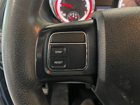 Used 2020 Dodge Grand Caravan SE w/ SE Plus Group FWD image 10