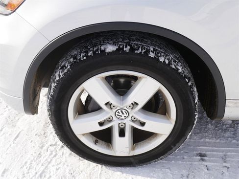 Used 2013 Volkswagen Touareg VR6 image 8