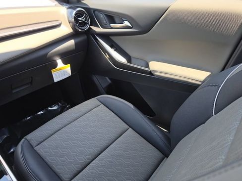 New 2026 Chevrolet Equinox LT w/ Convenience Package II FWD image 17