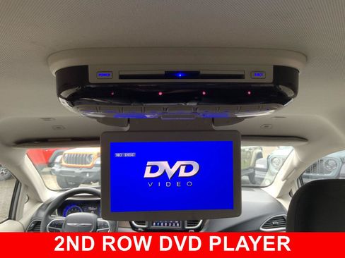 Used 2018 Chrysler Pacifica Touring Plus FWD image 4