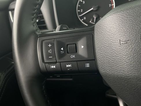 Used 2025 Nissan Rogue SV FWD image 30