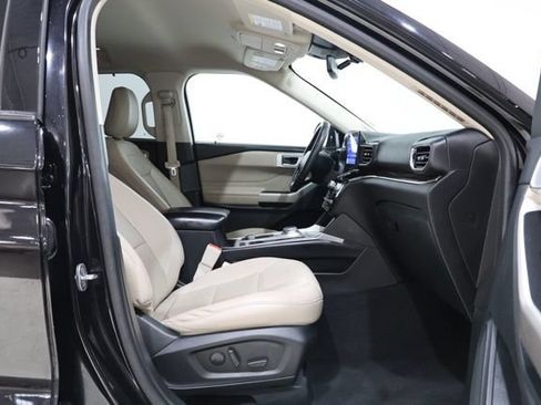 Used 2023 Ford Explorer Limited AWD/4WD image 38