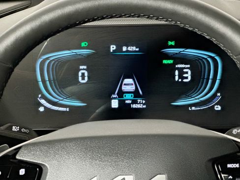 Used 2023 Kia Niro EX w/ EX Cold Weather Package FWD image 35