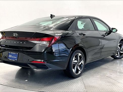 Used 2023 Hyundai Elantra SEL w/ Convenience Package FWD image 2