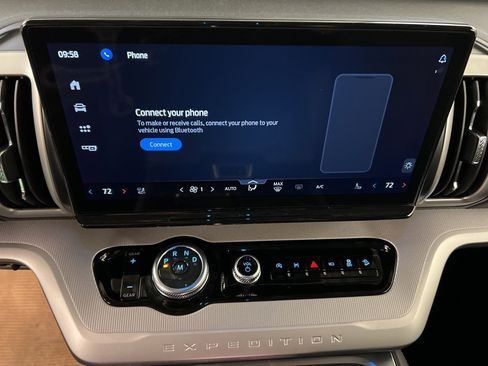 New 2025 Ford Expedition Active image 10