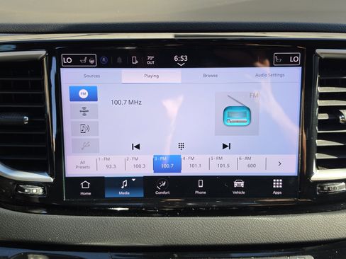Used 2023 Chrysler Pacifica Touring-L FWD image 23