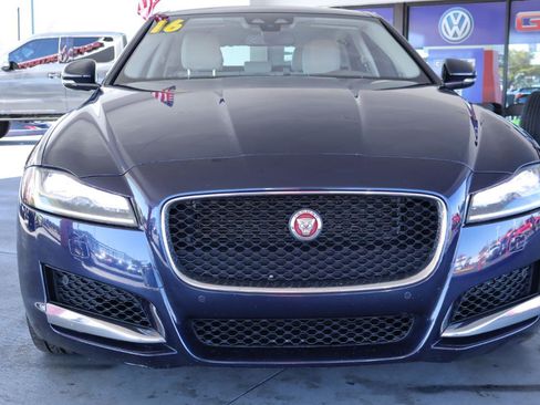 Used 2016 Jaguar XF Prestige image 11