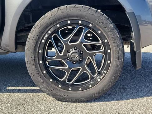 Used 2021 Nissan Frontier SV w/ Midnight Edition Floor Mats AWD/4WD image 8