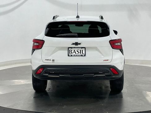 Used 2024 Chevrolet Trax RS FWD image 12