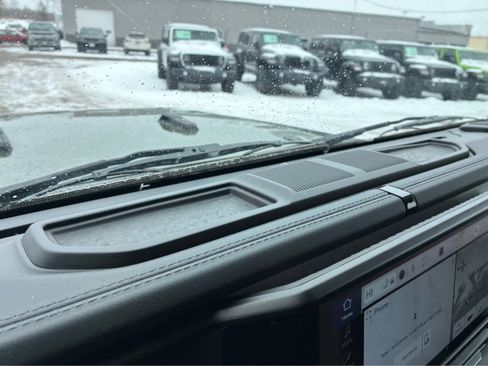 Used 2024 Jeep Wrangler Sahara image 24